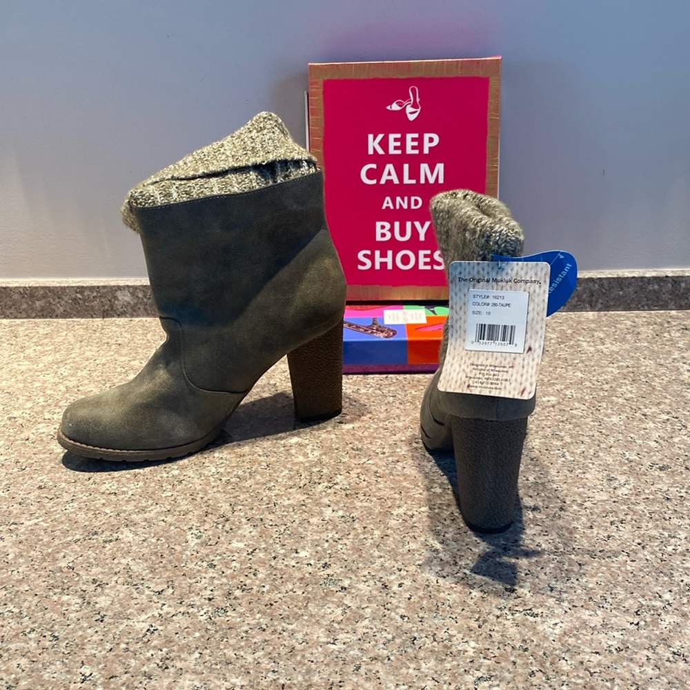 Muk luks Mukluk brand boots with cuff liner new with some tags size 10 taupe